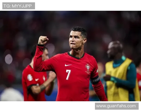 聚焦足球巨星亲人生活展现赛场背后的温情与力量